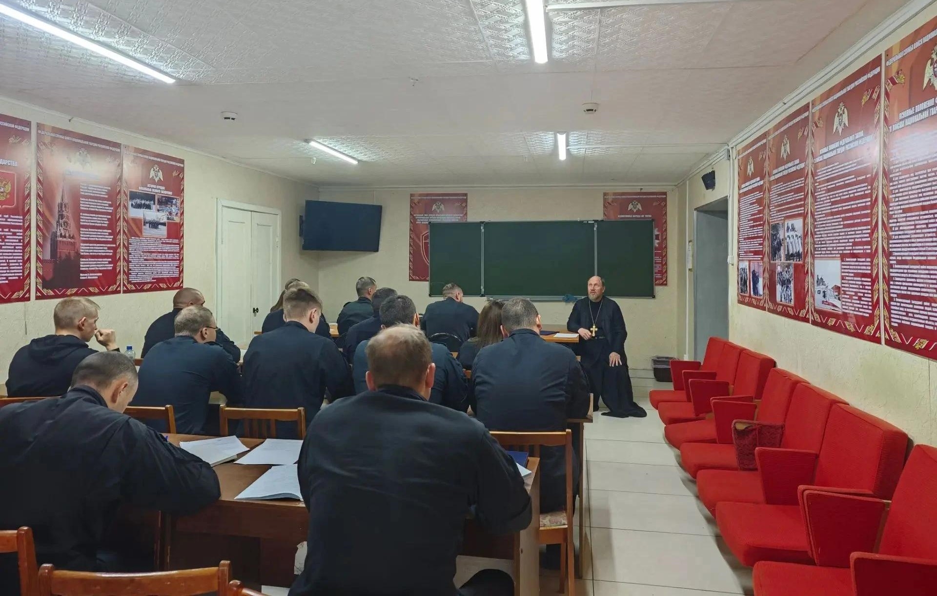 БЕСЕДА С ОСТРУДНИКАМИ ОМОН
